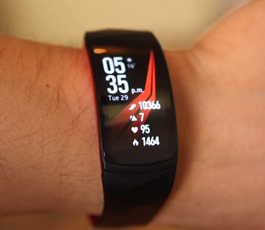 Samsung Gear Fit2 Pro Black Red: povedený hybrid hodinek a náramku Samsung Gear Fit2 Pro Black Red